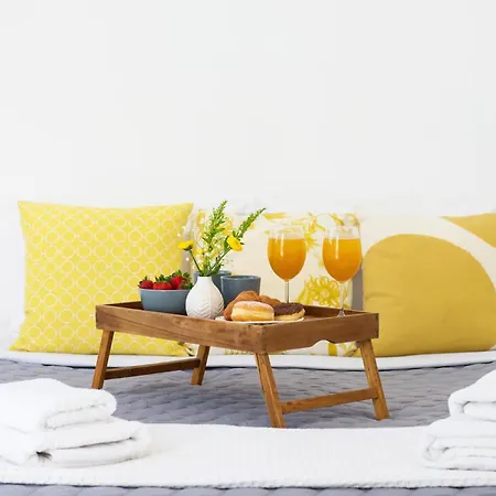 Auntie's * Βούρβουλος